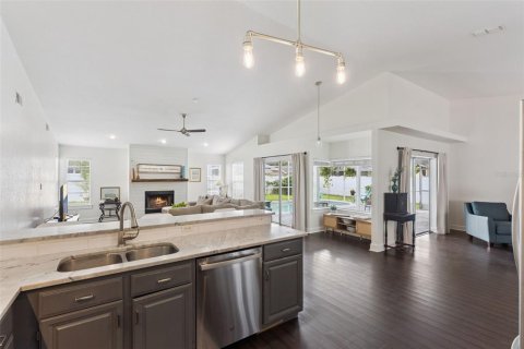 House in Orlando, Florida 3 bedrooms, 199.83 sq.m. № 2330157 - photo 8