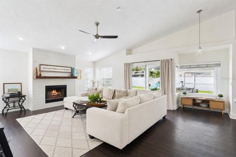 House in Orlando, Florida 3 bedrooms, 199.83 sq.m. № 2330157 - photo 5