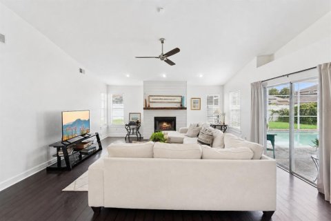 House in Orlando, Florida 3 bedrooms, 199.83 sq.m. № 2330157 - photo 7