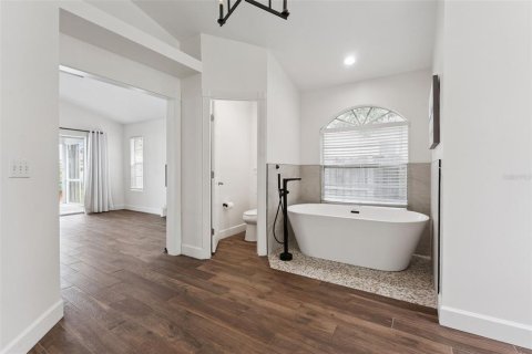 House in Orlando, Florida 3 bedrooms, 199.83 sq.m. № 2330157 - photo 15
