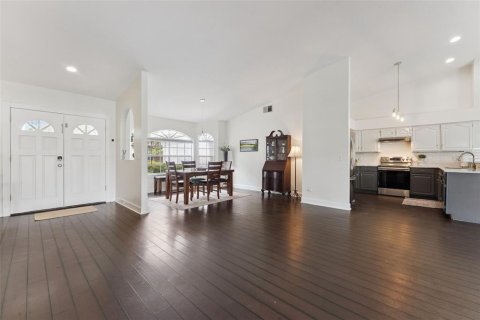 House in Orlando, Florida 3 bedrooms, 199.83 sq.m. № 2330157 - photo 2