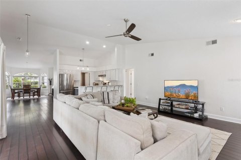 House in Orlando, Florida 3 bedrooms, 199.83 sq.m. № 2330157 - photo 6