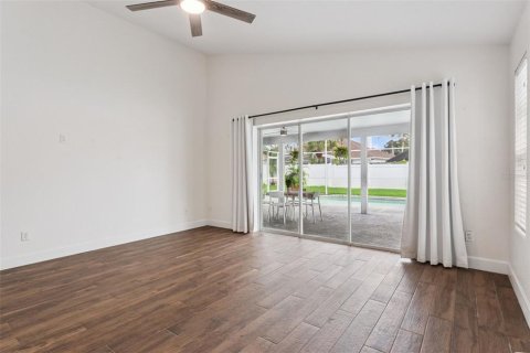 House in Orlando, Florida 3 bedrooms, 199.83 sq.m. № 2330157 - photo 12