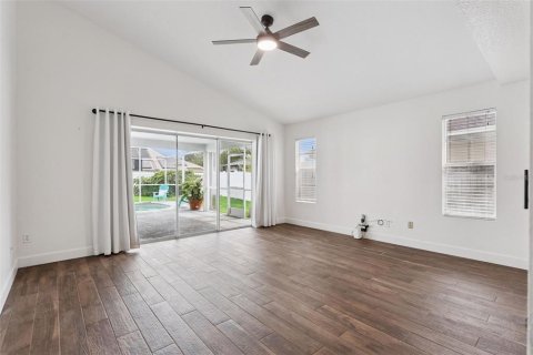 House in Orlando, Florida 3 bedrooms, 199.83 sq.m. № 2330157 - photo 11