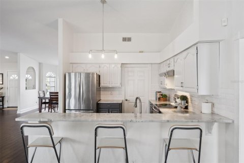 House in Orlando, Florida 3 bedrooms, 199.83 sq.m. № 2330157 - photo 9