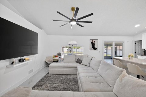 Casa en venta en Spring Hill, Florida, 3 dormitorios, 150.41 m2 № 2156367 - foto 4