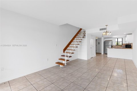 Condo in Hialeah, Florida, 2 bedrooms  № 2069011 - photo 11