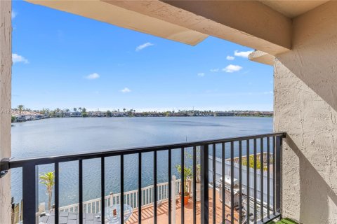 Condo in Hialeah, Florida, 2 bedrooms  № 2069011 - photo 12