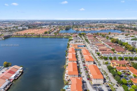 Condo in Hialeah, Florida, 2 bedrooms  № 2069011 - photo 18