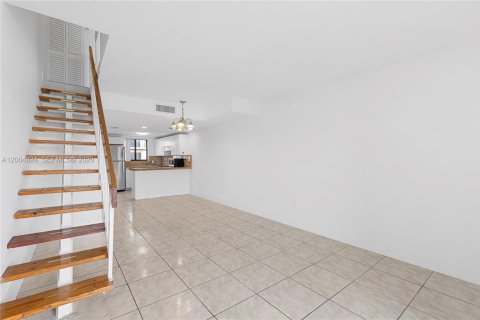 Condo in Hialeah, Florida, 2 bedrooms  № 2069011 - photo 19