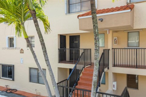 Condo in Hialeah, Florida, 2 bedrooms  № 2069011 - photo 4