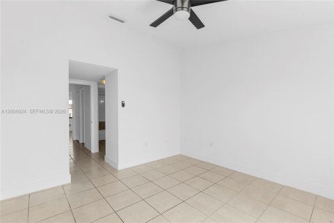 Condo in Hialeah, Florida, 2 bedrooms  № 2069011 - photo 26