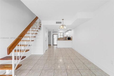 Condo in Hialeah, Florida, 2 bedrooms  № 2069011 - photo 15