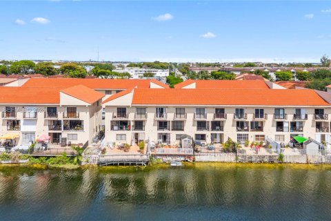 Condo in Hialeah, Florida, 2 bedrooms  № 2069011 - photo 14