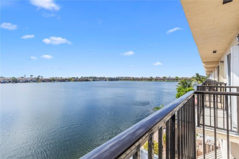 Condo in Hialeah, Florida, 2 bedrooms  № 2069011 - photo 30