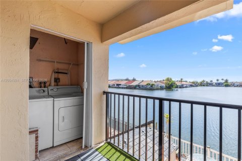 Condo in Hialeah, Florida, 2 bedrooms  № 2069011 - photo 20