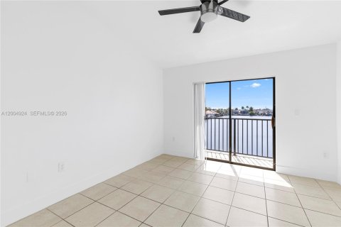 Condo in Hialeah, Florida, 2 bedrooms  № 2069011 - photo 25