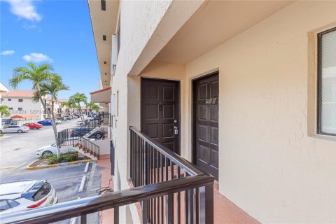 Condo in Hialeah, Florida, 2 bedrooms  № 2069011 - photo 6