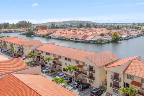 Condo in Hialeah, Florida, 2 bedrooms  № 2069011 - photo 16