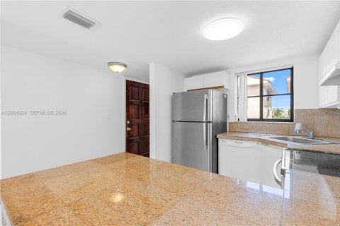 Condo in Hialeah, Florida, 2 bedrooms  № 2069011 - photo 13
