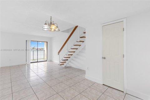 Condo in Hialeah, Florida, 2 bedrooms  № 2069011 - photo 3
