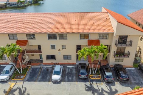 Condo in Hialeah, Florida, 2 bedrooms  № 2069011 - photo 7