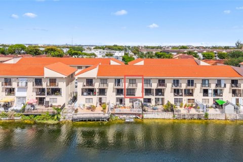 Condo in Hialeah, Florida, 2 bedrooms  № 2069011