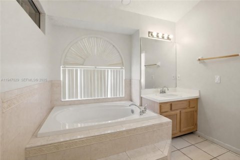 House in Riverview, Florida 4 bedrooms № 2004300 - photo 19