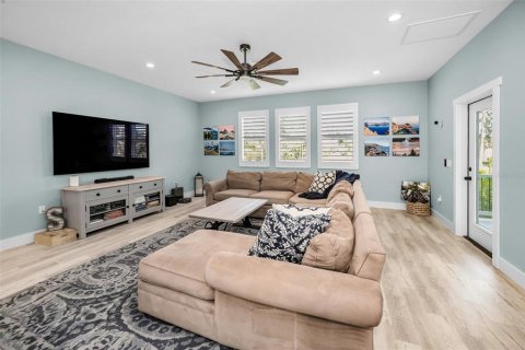 Villa ou maison à vendre à New Port Richey, Floride: 4 chambres, 232.91 m2 № 2425316 - photo 11