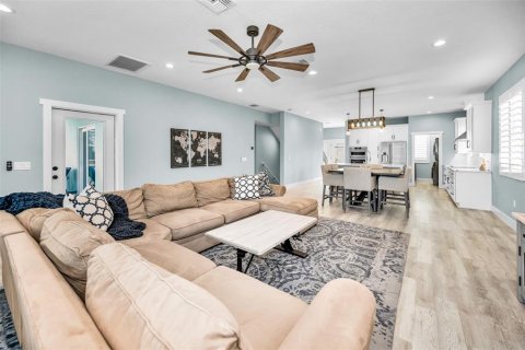 Villa ou maison à vendre à New Port Richey, Floride: 4 chambres, 232.91 m2 № 2425316 - photo 13