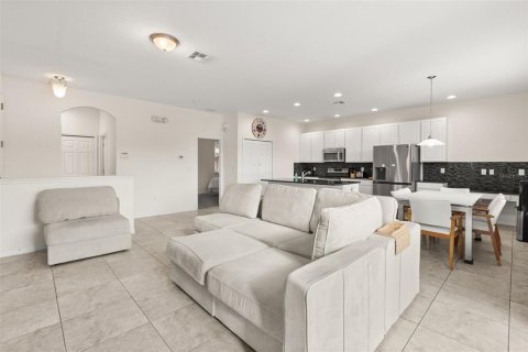 Touwnhouse à vendre à Kissimmee, Floride: 4 chambres, 177.16 m2 № 2383814 - photo 4