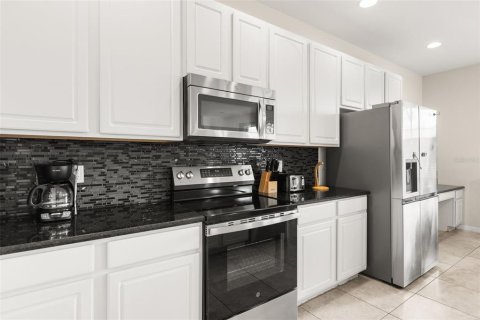 Touwnhouse à vendre à Kissimmee, Floride: 4 chambres, 177.16 m2 № 2383814 - photo 11
