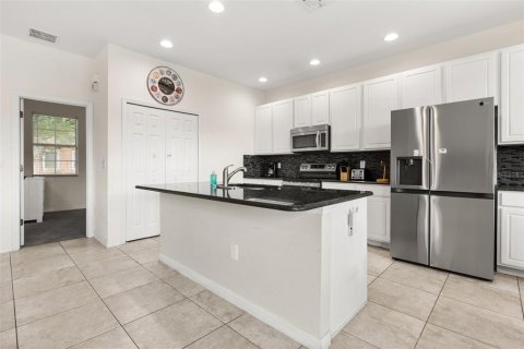 Touwnhouse à vendre à Kissimmee, Floride: 4 chambres, 177.16 m2 № 2383814 - photo 12