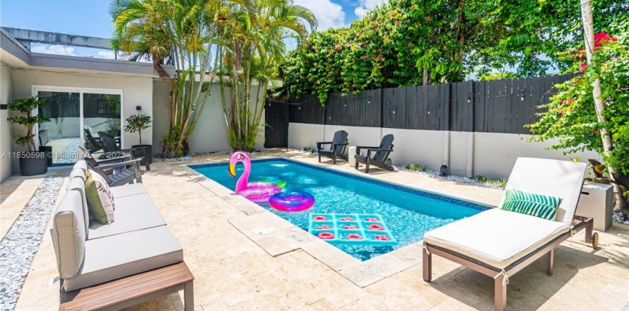 Villa ou maison à Miami, Floride 7 chambres, 319.77 m2 № 1854742