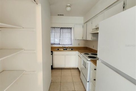 Снять в аренду квартиру в Гейнсвилл, Флорида 1 комната, 97.45м2, № 1817314 - фото 5