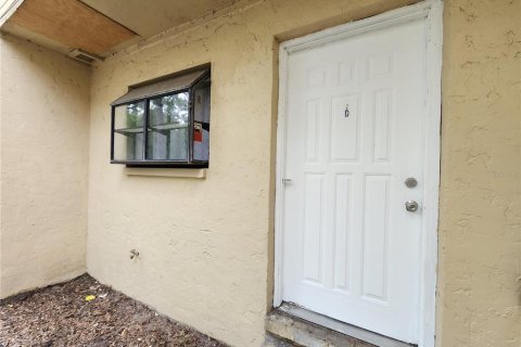 Снять в аренду квартиру в Гейнсвилл, Флорида 1 комната, 97.45м2, № 1817314 - фото 1