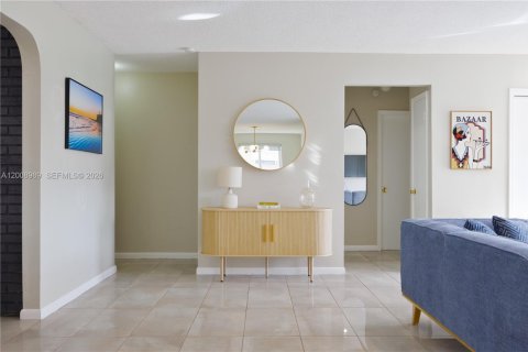 Casa en alquiler en Hollywood, Florida, 3 dormitorios, 166.2 m2 № 2085978 - foto 4