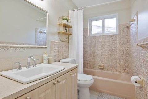Casa en alquiler en Hollywood, Florida, 3 dormitorios, 166.2 m2 № 2085978 - foto 18