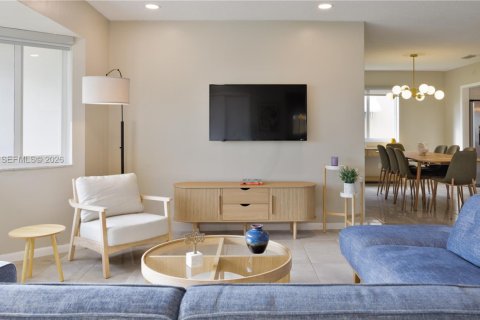 Casa en alquiler en Hollywood, Florida, 3 dormitorios, 166.2 m2 № 2085978 - foto 2