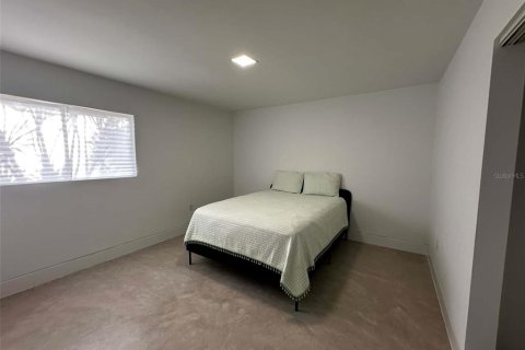 House in Saint Petersburg, Florida 2 bedrooms, 114.73 sq.m. № 1570049 - photo 12