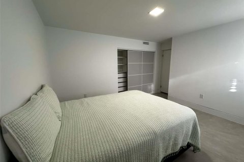 House in Saint Petersburg, Florida 2 bedrooms, 114.73 sq.m. № 1570049 - photo 13