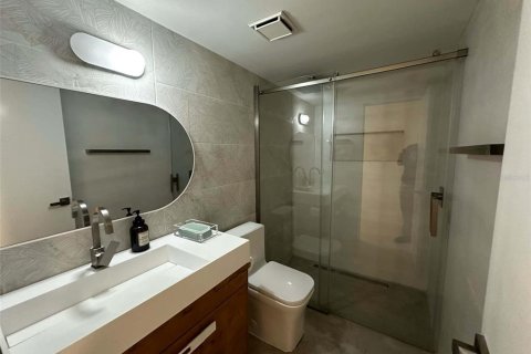 House in Saint Petersburg, Florida 2 bedrooms, 114.73 sq.m. № 1570049 - photo 11