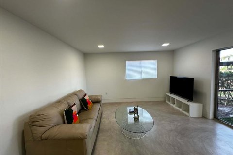 House in Saint Petersburg, Florida 2 bedrooms, 114.73 sq.m. № 1570049 - photo 4