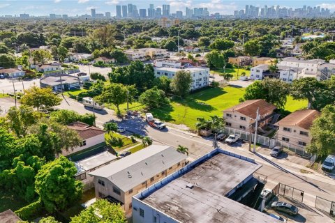 Снять в аренду квартиру в Майами, Флорида 2 спальни, 315.87м2, № 2034716 - фото 20