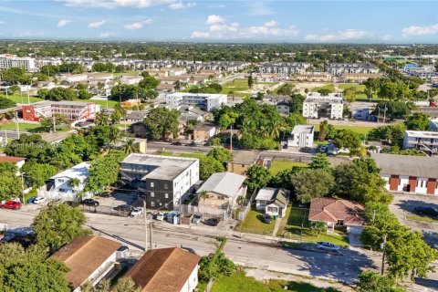 Снять в аренду квартиру в Майами, Флорида 2 спальни, 315.87м2, № 2034716 - фото 10