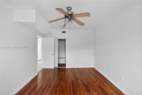 Снять в аренду квартиру в Майами-Бич, Флорида 2 спальни, № 2034158 - фото 13