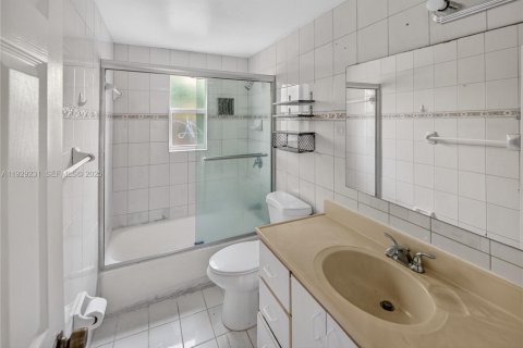 Снять в аренду квартиру в Майами-Бич, Флорида 2 спальни, № 2034158 - фото 12