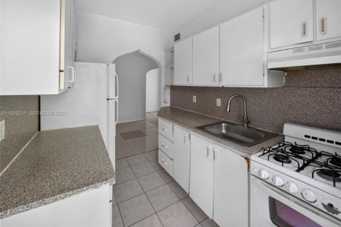 Снять в аренду квартиру в Майами-Бич, Флорида 2 спальни, № 2034158 - фото 3