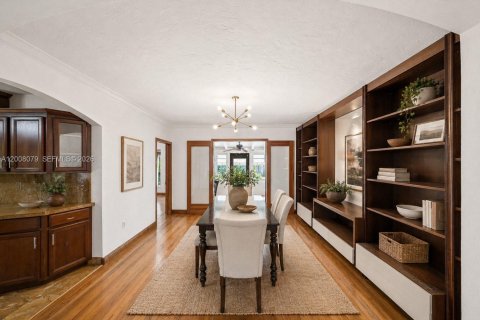 House in Miami Beach, Florida 3 bedrooms, 164.81 sq.m. № 2072663 - photo 17