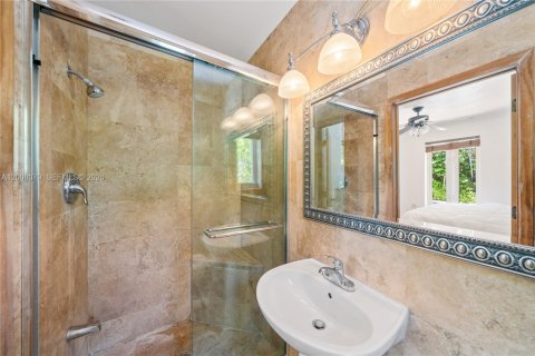 House in Miami Beach, Florida 3 bedrooms, 164.81 sq.m. № 2072663 - photo 8